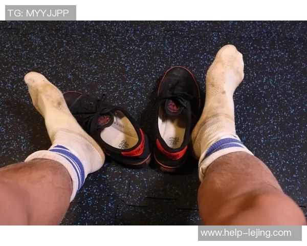 穿足球鞋打篮球的奇妙体验与运动装备选择的深度思考 穿足球鞋打篮球的奇妙体验与运动装备选择的深度思考